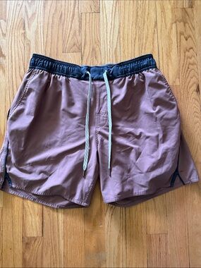 Vuori sz M Banks Short 5” Rust Brown Athletic Shorts with Drawstring